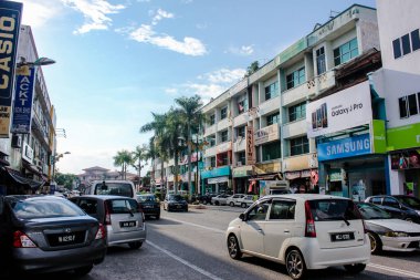 Kuala Kangsar, Malezya - 17 Kasım 2017: Perak, Malezya Kuala Kangsar meşgul şehir şehirde