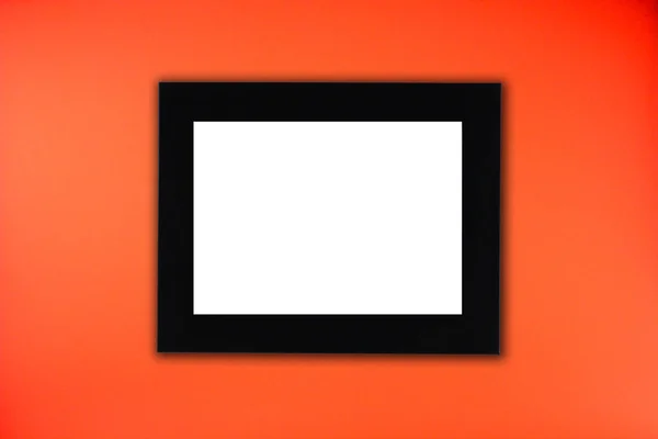 Kırmızı bir arka plan siyah fotoğraf çerçevesi