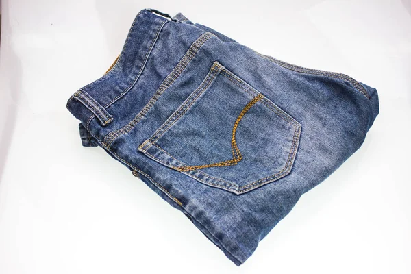 Beyaz zemin üzerine mavi kot kot closeup çekim