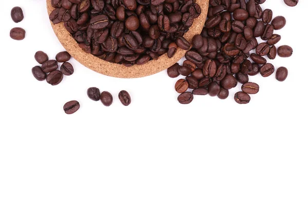 咖啡豆在白色背景上被分离出来 顶部视图 轻型焙烧谷物 — 图库照片