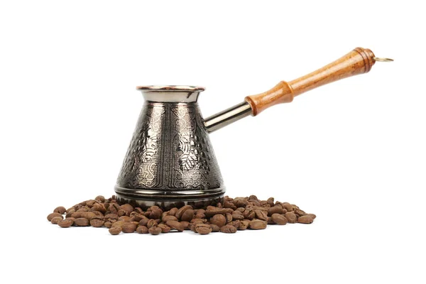 咖啡豆上的金属沉淀物 用于酿造天然咖啡的物品 土耳其咖啡 东方咖啡 — 图库照片