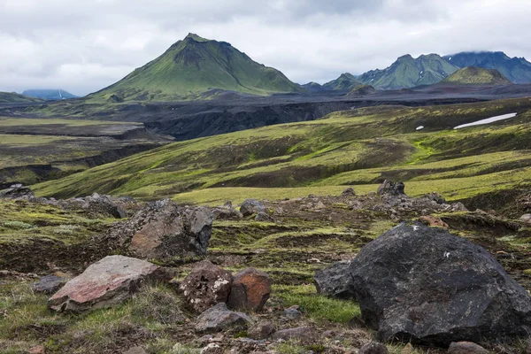 Cañón profundo del río Markarfljot y montaña verde Hattfell, Ic — Foto de Stock