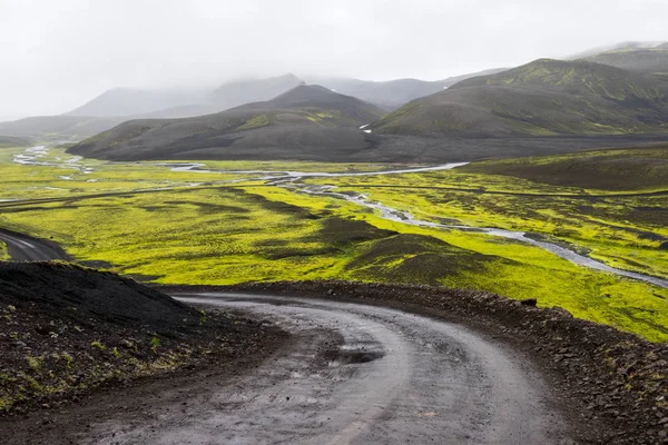 Viaje negro húmedo en el interior de Islandia — Foto de Stock