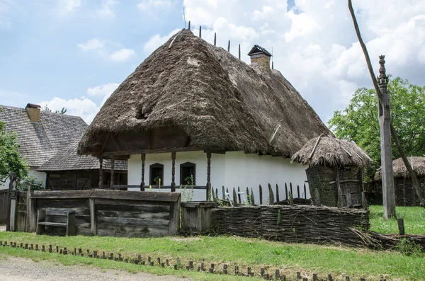 Typický dům v tradičních vesnic - skanzen Stock Snímky