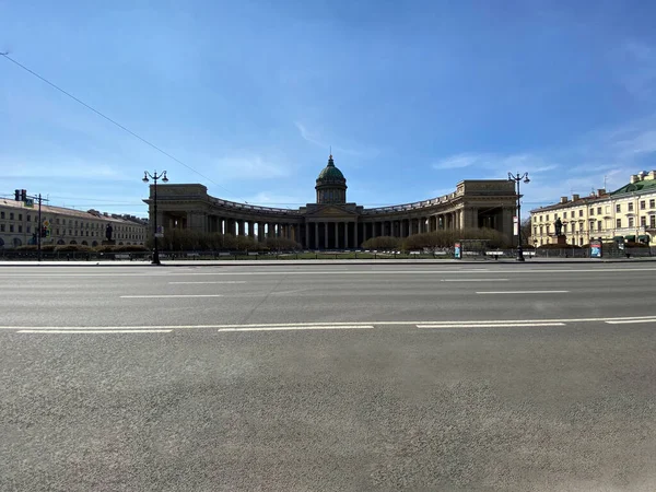 Katedra Kazańska Sankt Petersburgu Bezludne Błękitne Niebo Kwarantanna Mieście Wiosennego — Zdjęcie stockowe