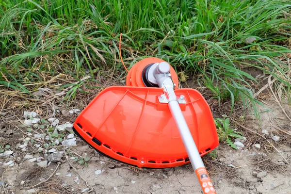 Trimer Gascosis Med Blad För Klippning Gräs Och Buskar — Stockfoto