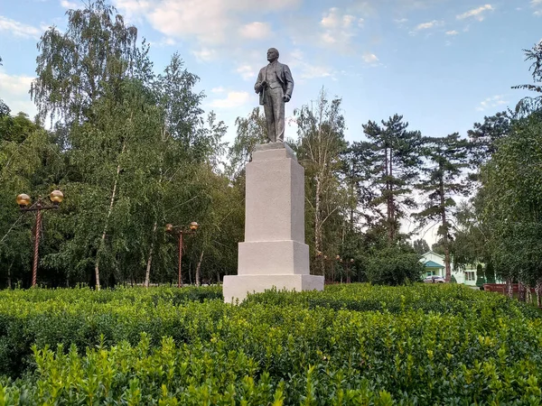 Lenin Anıtı Parkta Bir Heykel Üzerinde Komünizmin Lideri — Stok fotoğraf