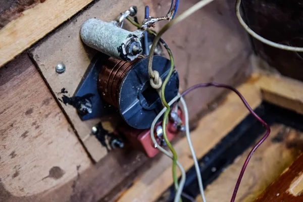 Ακουστικό Φίλτρο Μουσική Στήλη Ηλεκτρικό Κύκλωμα Μαγνητικού Πηνίου Πυκνωτή Και — Φωτογραφία Αρχείου
