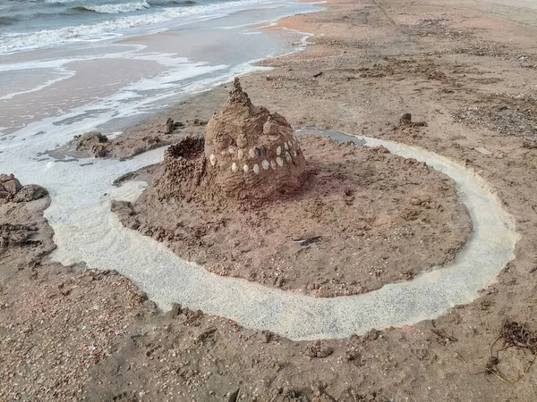 Castelo Areia Praia Com Conchas Jogos Infantis Mar — Fotografia de Stock