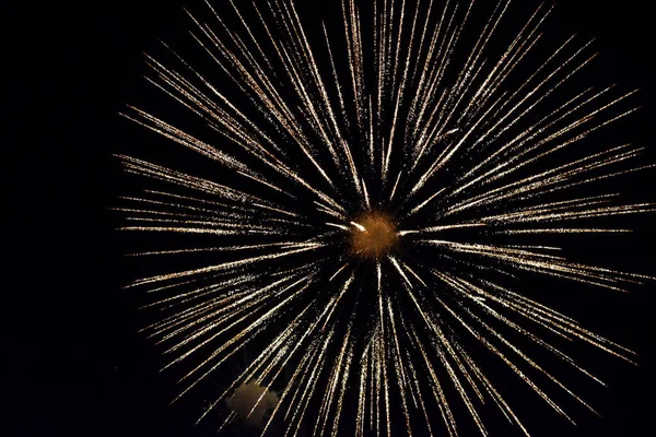 Feestelijke Groet Aan Nachtelijke Hemel Explosies Van Vuurwerk Pyrotechniek Lucht — Stockfoto