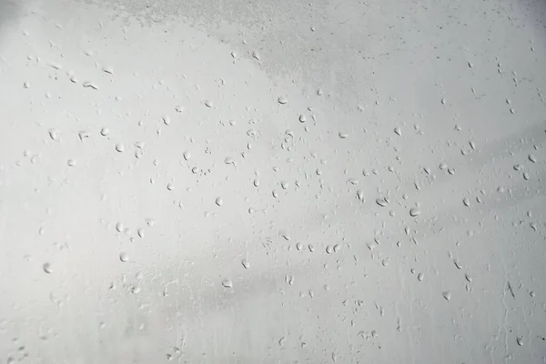 Gotas Lluvia Cristal Ventana Fondo Borroso Fuera Ventana Bajo Lluvia — Foto de Stock