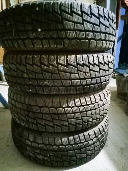 Los Neumáticos Invierno Están Garaje Corte Recambio Para Automóviles —  Fotos de Stock