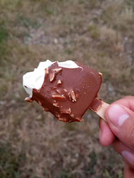 Sorvete Esquimó Com Chocolate Pau Sorvete Picado — Fotografia de Stock