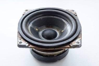 Orta frekanslı hoparlörler 15gd-11a Sovyet klasik akustiği, bir müzik sütunu elementleri..