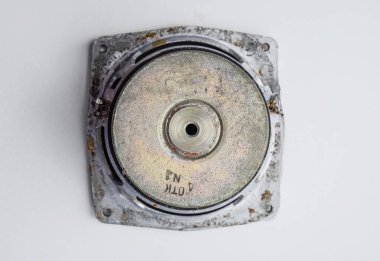 Orta frekanslı hoparlörler 15gd-11a Sovyet klasik akustiği, bir müzik sütunu elementleri..