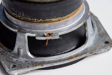 Orta frekanslı hoparlörler 15gd-11a Sovyet klasik akustiği, bir müzik sütunu elementleri..