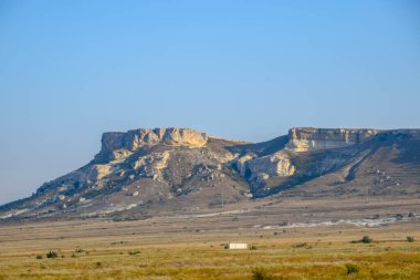 Kırım yarımadasındaki masa beyaz dağları. Beyaz kayalıklar.