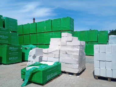 Taman, Rusya - 9 Haziran 2019: İnşaat üssünde depolanan gaz bloğu.