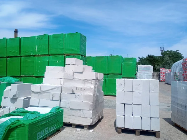 Taman, Rusya - 9 Haziran 2019: İnşaat üssünde depolanan gaz bloğu.