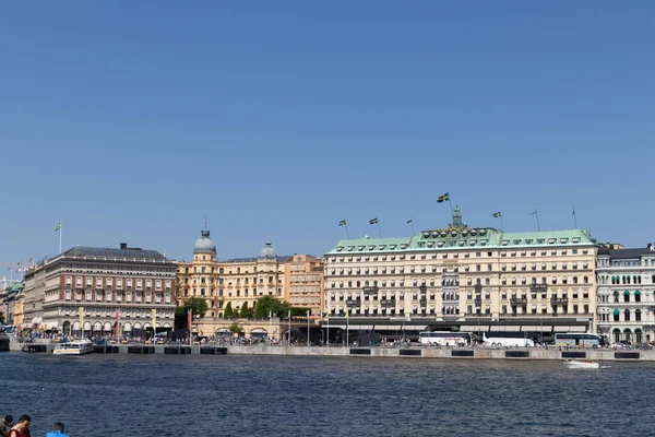 Hermoso panorama del paseo marítimo en Estocolmo, Suecia. Increíble arquitectura de casa —  Fotos de Stock