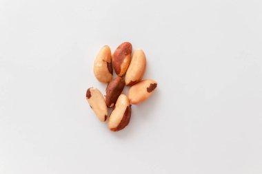 Gri arka planda Brezilya cevizi