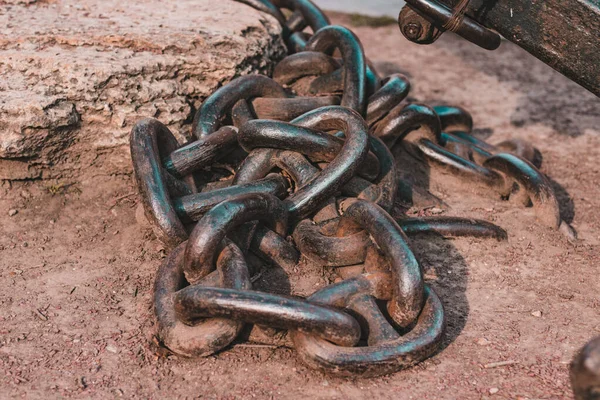 Powerful Large Old Metal Chains Lie Ground — Stock Photo, Image