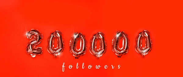 200 000 Follower Zahlen Folienballons Auf Horizontalem Roten Hintergrund — Stockfoto