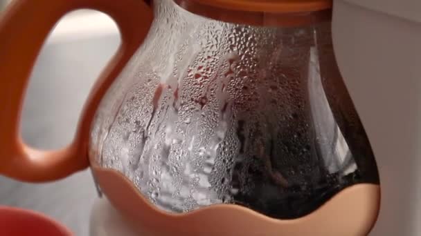 Coffee maker for making and brewing coffee at home. — Stock Video