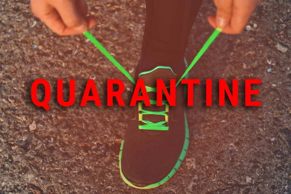 Female hands tie the laces on a sports shoe and the text Quarantine. Online sports concept due to coronavirus infection spread — Stock Photo, Image