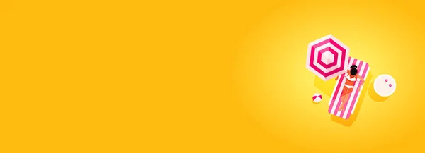 Вид Зверху Дівчину Купальнику Сонячні Ванни Смугастому Кріслі Палуби Під — стоковий вектор