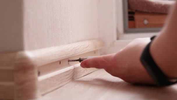 Installation and installation of plastic floor plinth — Stock Footage Installation and installation of plastic floor plinth Stock Footage