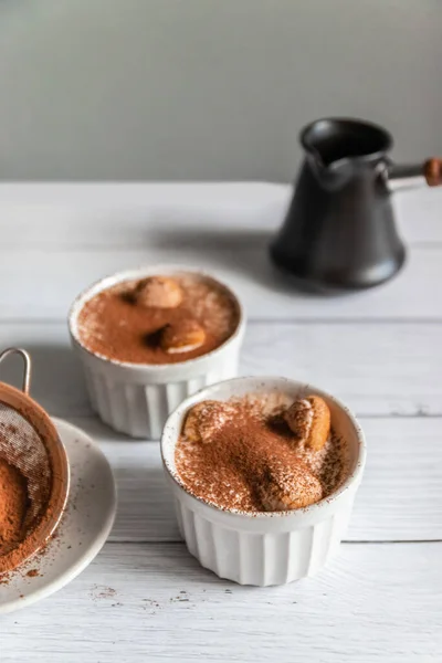 Klassisches Tiramisu Weißem Glas Auf Grauem Hintergrund — Stockfoto