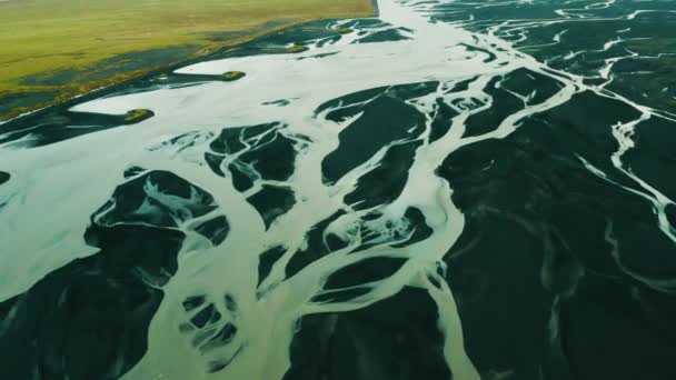 Flygfoto Över Glacialfloder Och Svart Vulkansand Drone Utsikt Över Gröna — Stockvideo