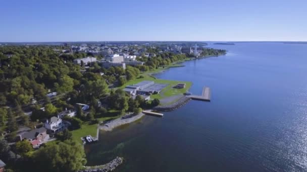 Bred Drönare Utsikt Över Grön Kust Med Medelhavsgröna Träd Medelhavet — Stockvideo