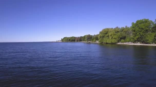 Прекрасний Вид Повітря Літає Біля Спокійного Моря Безпілотний Вид Узбережжя — стокове відео