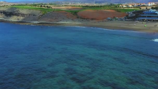 Αεροφωτογραφία Του Gran Canaria Όμορφη Θέα Στη Θάλασσα Σύννεφα Φοίνικες — Αρχείο Βίντεο