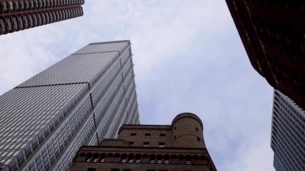 Vista Rotativa Para Cima Dos Edifícios Nova Iorque Partir Nível — Vídeo de Stock