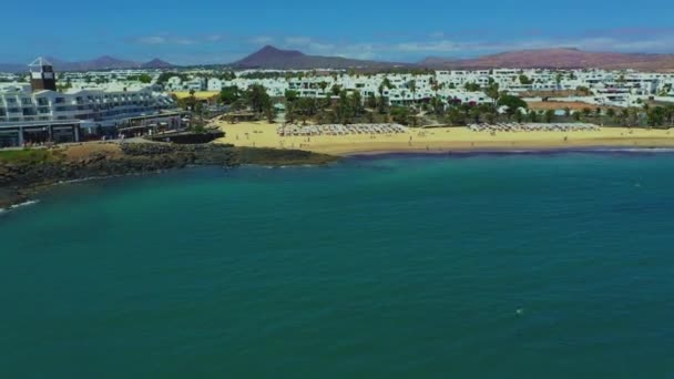 Létání Nad Mořem Objevování Luxusního Tropického Ostrova Letovisky Horami Dálce — Stock video