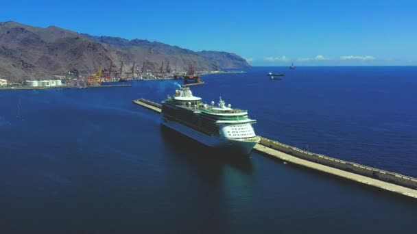 Vista Aérea Navio Cruzeiro Marítimo Porto Terminal Contêineres Navios Carregando — Vídeo de Stock