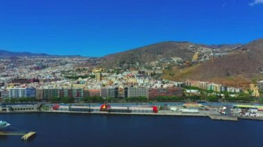 Tenerife Adası 'nın üzerinde uçmak, volkan dağları, Teide