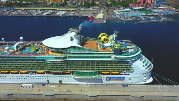 Drone View Cruise Ship Volando Cerca Gran Crucero — Vídeo de stock