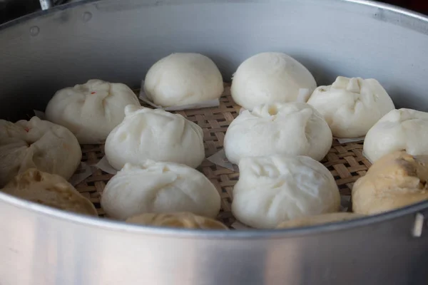 Gedämpfte Brötchen Großaufnahme Auf Dem Markt — Stockfoto