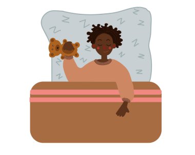   Afrikalı Amerikalı çocuk, battaniyenin altında bir oyuncakla uyuyor.