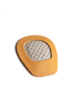 Beyaz arka planda izole edilmiş ortopedik taban. Düz taban ve ayak hastalıklarının tedavisi ve önlenmesi. Ayak bakımı, ayaklara iyi gelir. Rahat ayakkabılar giy. Tıbbi tabanlar.