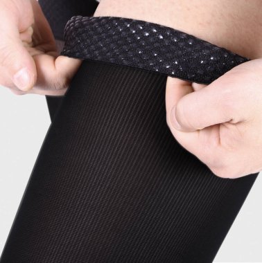 Varisli damarlar için tıbbi sıkıştırma çorapları. Sıkıştırma elastik, silikon damlaları, silikon kauçuk, silikon katman. Hastane örgüsü. Örülmüş elastik bir yapı. Nti-sli- doku katmanı. 