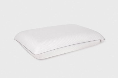 Hafıza Efektli Ortopedik Yastık. Uyku için tıbbi tedavi yastığı. Başının altındaki Hafıza Yastığı 'nı rahatlat. Omzunun altında beyaz arka planda izole edilmiş bir teneffüs. Uyku Destek Yastığı