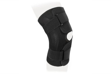 Diz Destek Kolu beyaz arka planda izole edilmiş bir bacak üzerinde. Ortopedik Anatomik Ortopedi. Diz sabitleme, yaralanma ve ağrı için diş telleri. Ortopedi. Ayak ortozu. Diz eklemi bandaj kolu. Elastik Spor 