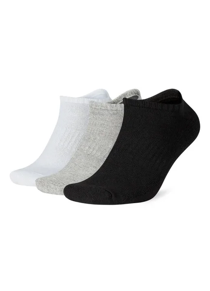 一组短袜白色 黑色隔离在白色背景 三双不同颜色的袜子 用于无形脚踏的运动鞋 作为广告 设计的模型 — 图库照片