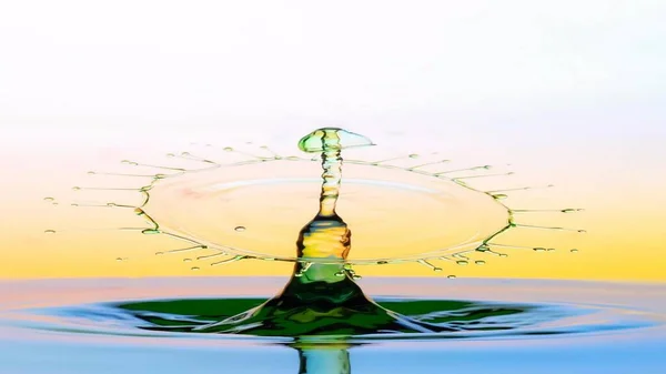 Schießen Sie Die Lebhaftesten Spritzer Wassertropfen — Stockfoto