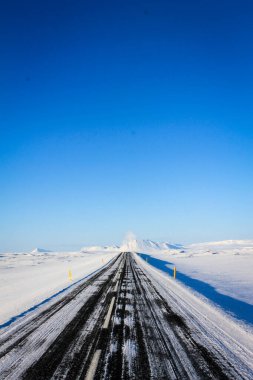 Yeni yerler keşfetmek için İzlanda 'da kaybolun.